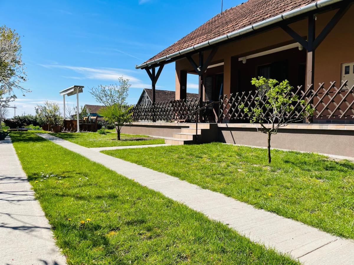 Ferienwohnung Turul -Kuca Za Odmor- Korod Exterior foto
